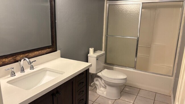 Building Photo - 619 E 1st St