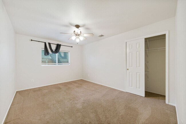 Building Photo - Charming 3-Bedroom Home in Carriage Hills ...