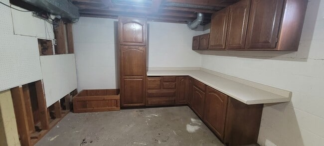 Building Photo - 2907 Birchmont Dr NE
