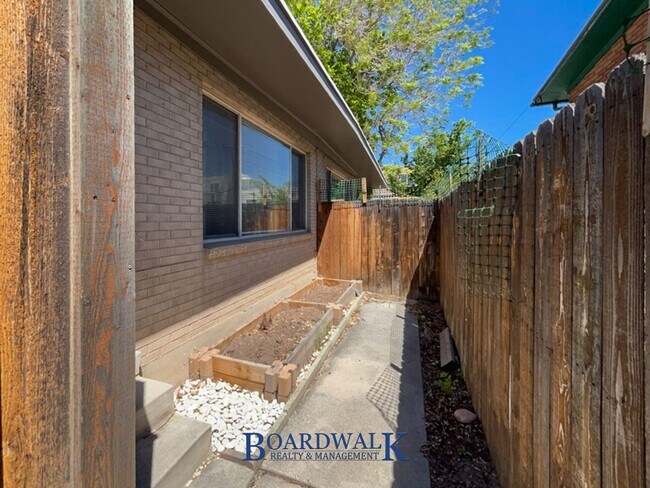 Building Photo - 325 Baird Cir