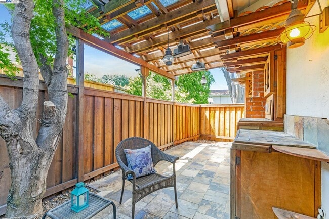 Building Photo - 544 La Copita Ct