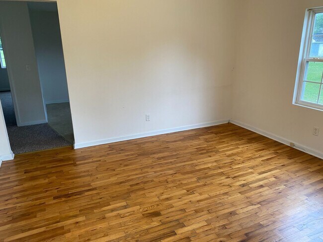 Building Photo - 33 Howle Rd