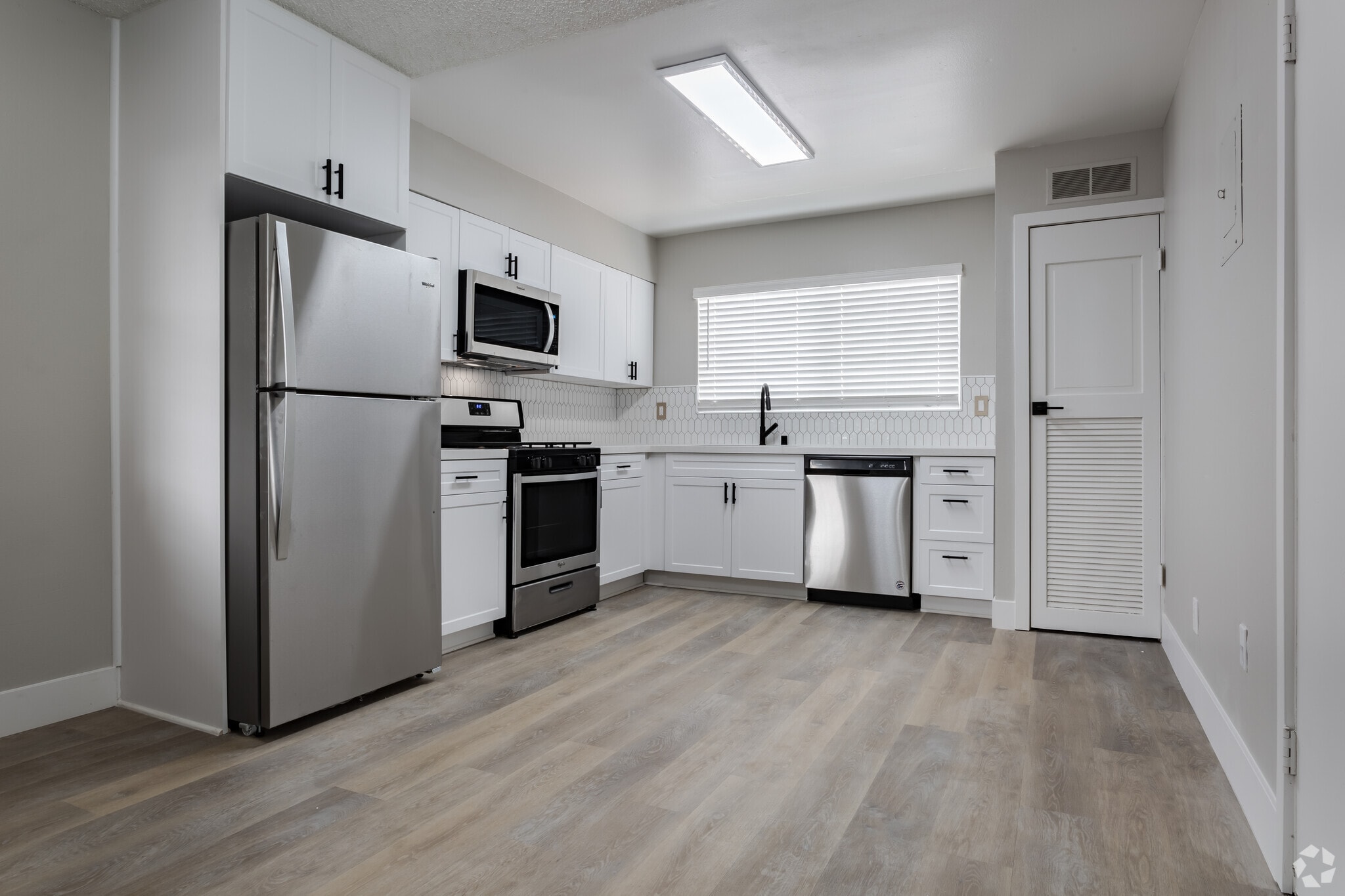 2BR, 2BA - 750 SF - #14 - 535 Hobart
