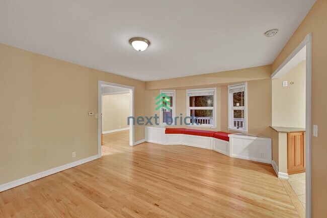 Building Photo - Stunning Bellevue Home for Rent