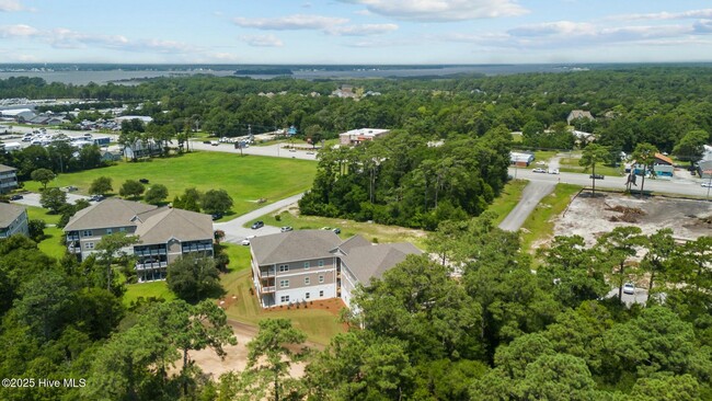 Building Photo - 400 Lighthouse Ln