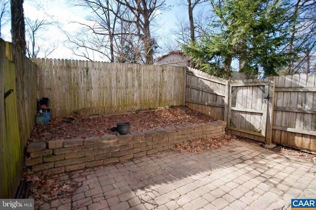 Building Photo - 1566 Garden Ct