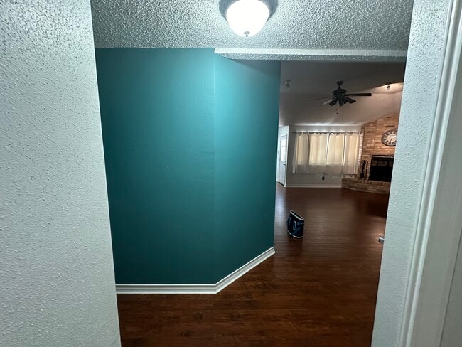 Building Photo - 6409 Shady Green