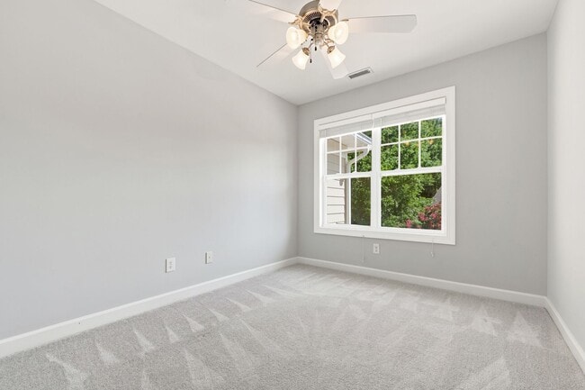 Building Photo - Beautiful 3 Bedroom / 2.5 Bathroom Townhome - Available NOW!
