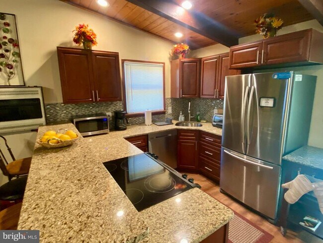 Building Photo - 4535 Pine Ridge Dr W