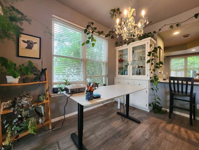 Building Photo - Stunning 3 Bedroom Townhome Tucked Away In...