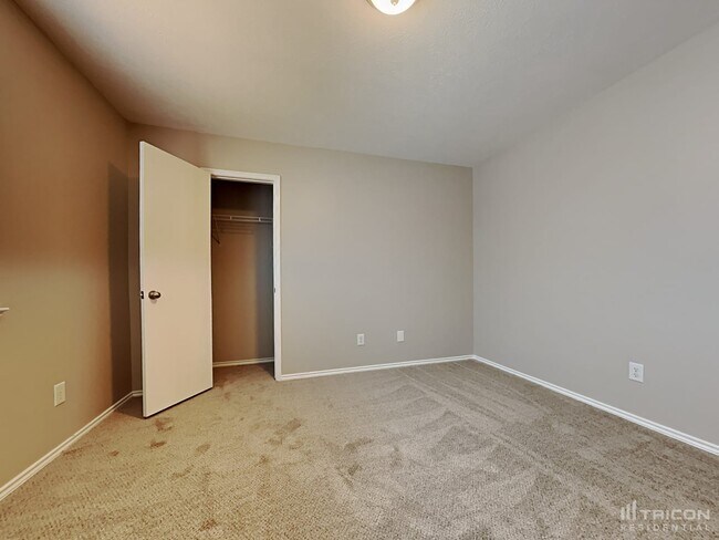 Building Photo - 33111 Cottonwood Bend