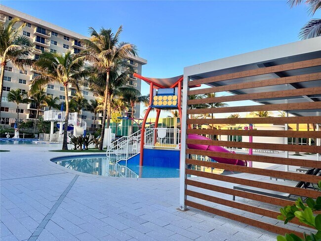Building Photo - 9225 Collins Ave