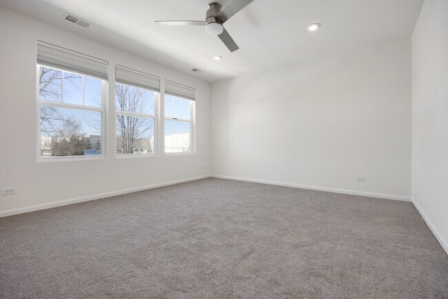 Building Photo - 537 Watercress Dr
