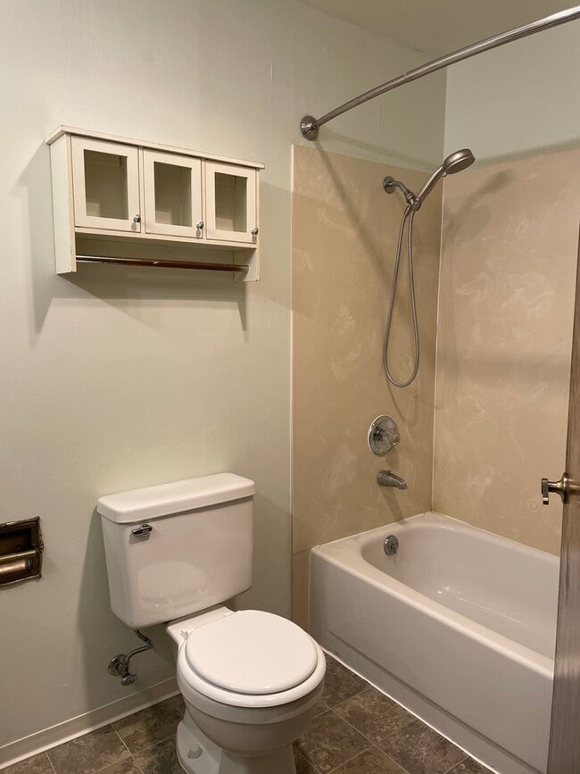 Building Photo - Very Nice 3 Bedroom 2.5 Bathroom Townhome