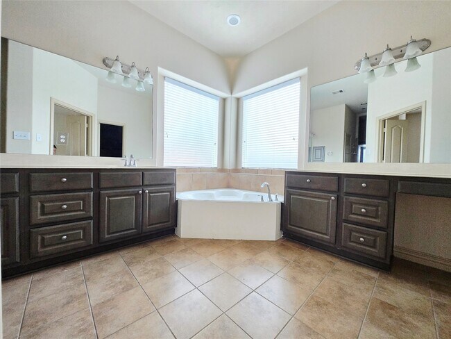 Building Photo - 24923 Florina Ranch Dr