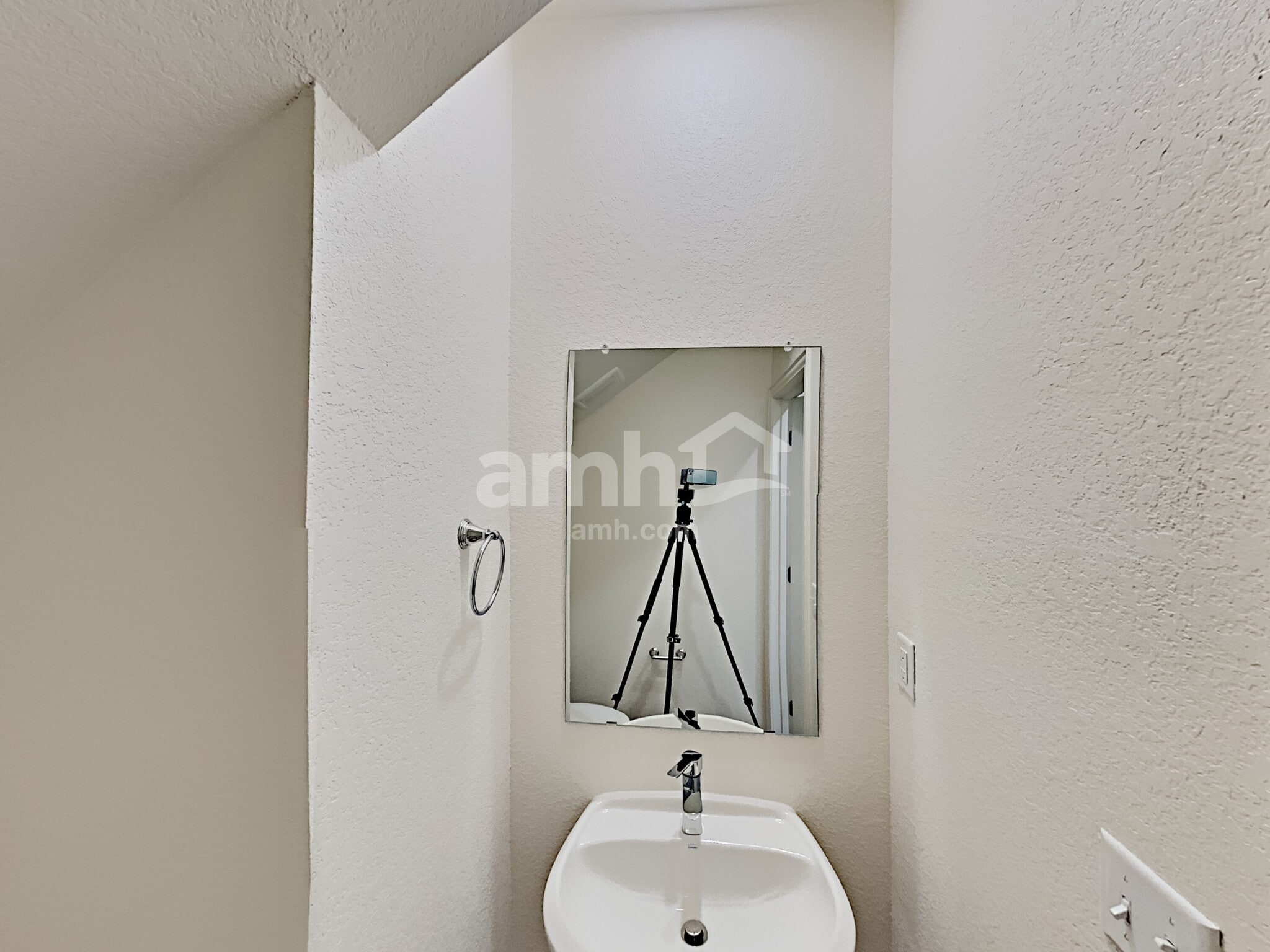 Building Photo - 2705 Lillybrook Ln