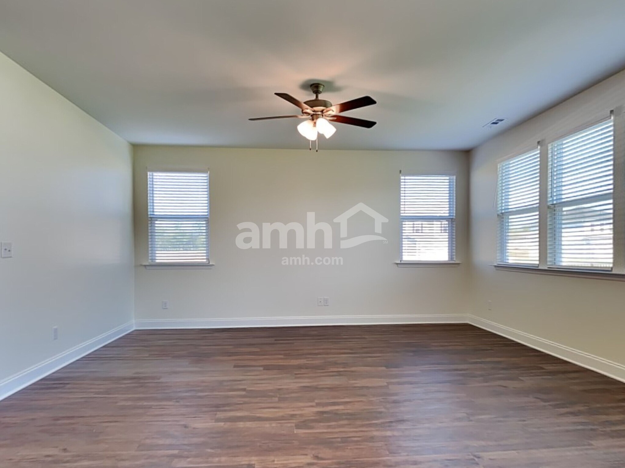 Building Photo - 5236 Valor Dr