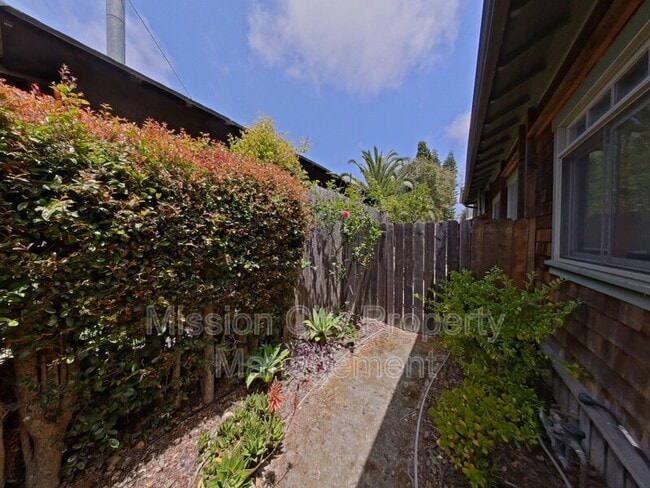Building Photo - 1110 Curley Ave