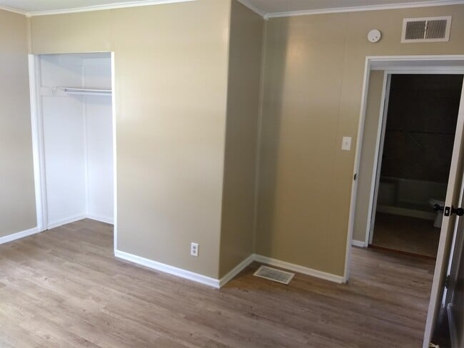 Building Photo - 1944 Elm St