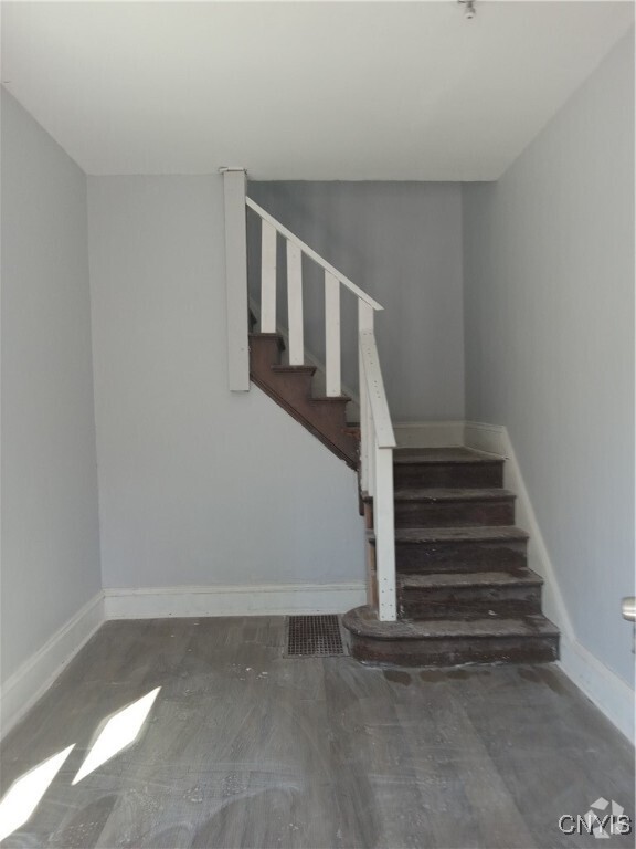 Building Photo - 132 Parkway Dr