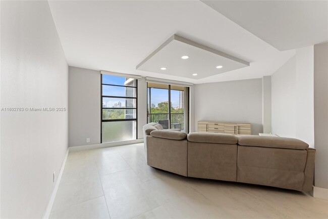 Building Photo - 3301 N Country Club Dr