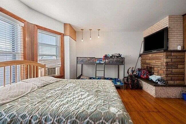 Building Photo - 802 Winthrop Ave