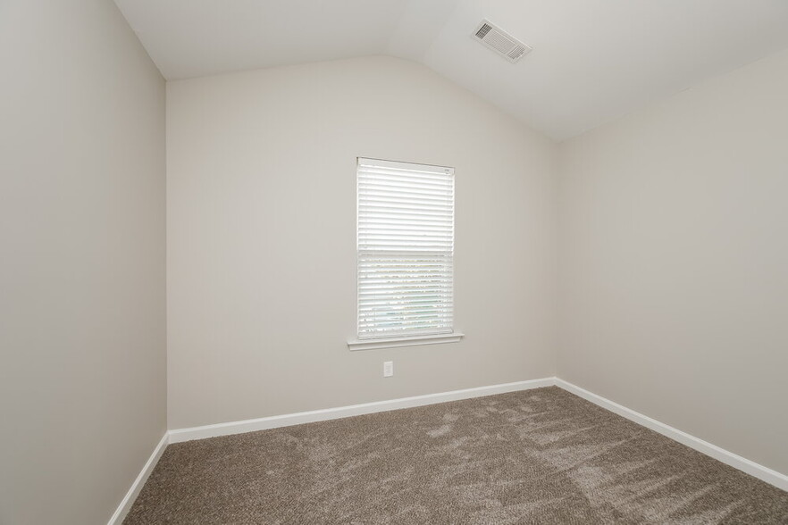 Building Photo - 55 Bollen Ln