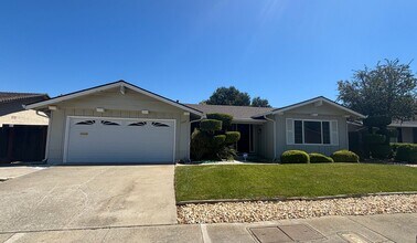 Building Photo - Lovely 3-Bedroom, 2-Bath Home in Desirable...