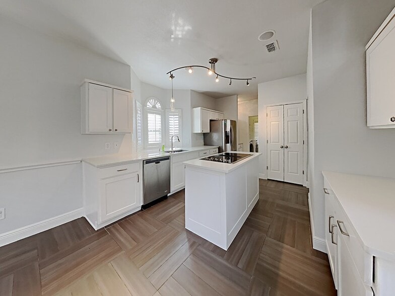 Building Photo - 14620 Stratford Ct