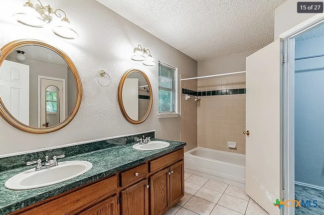 Building Photo - 1701 Century Oaks Dr