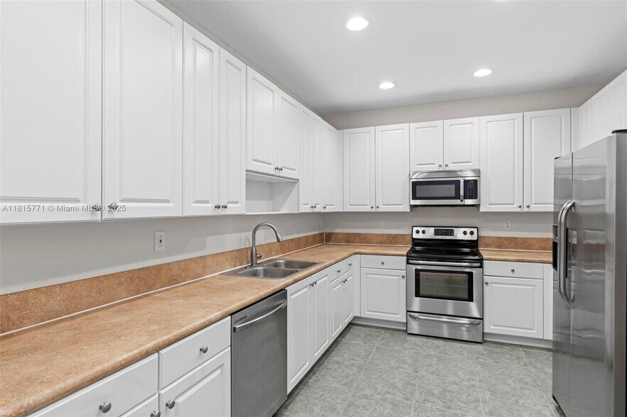 Building Photo - 419 SW 147th Ave