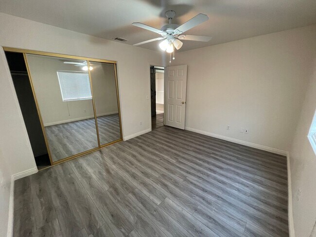 Building Photo - Charming Three Bedrooms, 2 Bathrooms Home ...