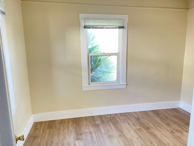 Building Photo - Available Now -  2 Bedroom House