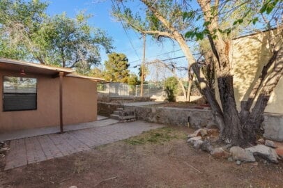 Building Photo - Kern Place- 4 bedrooms, 3 baths and Refrigerated AC.