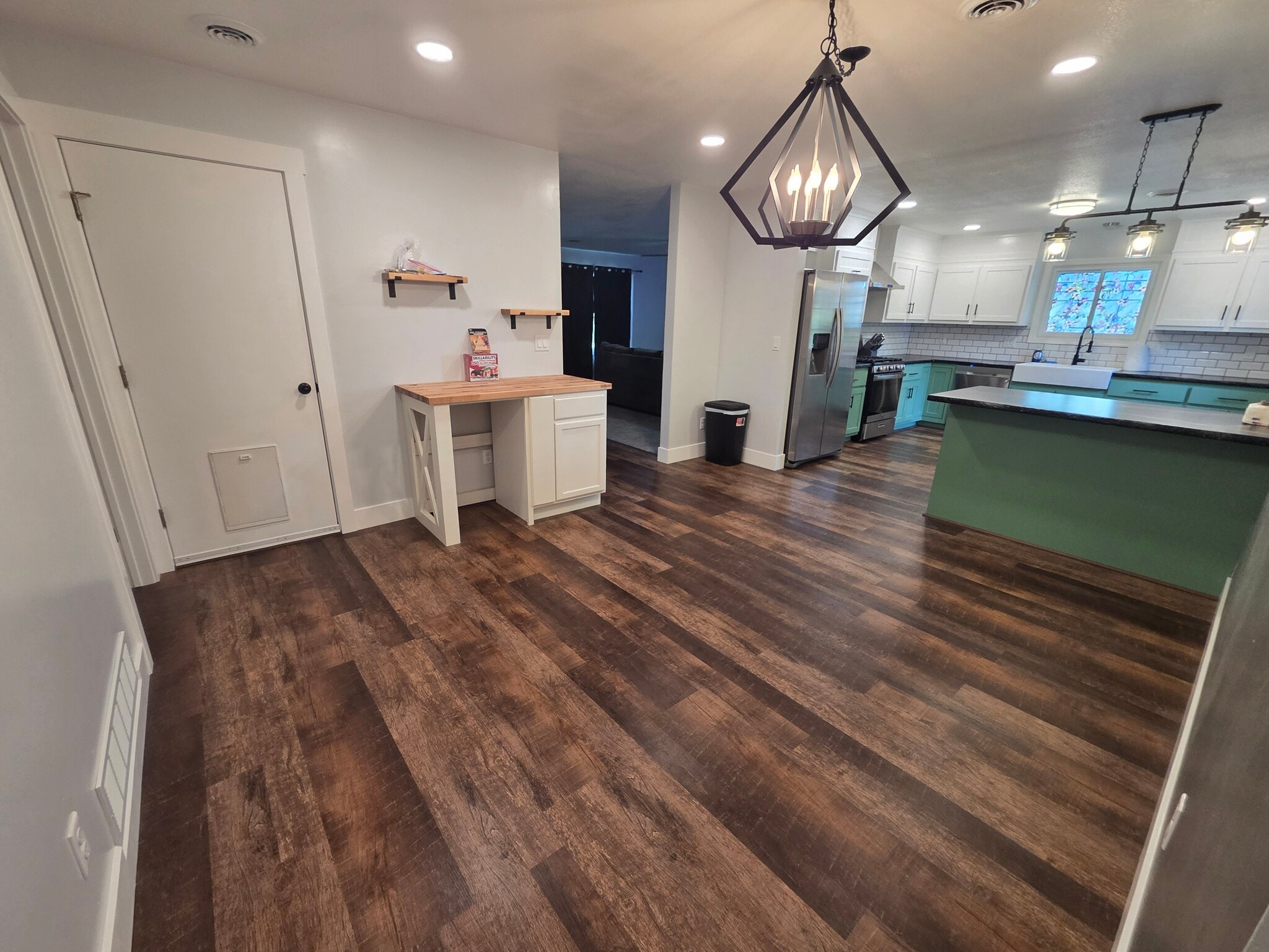 Building Photo - 401 Stallion Cir