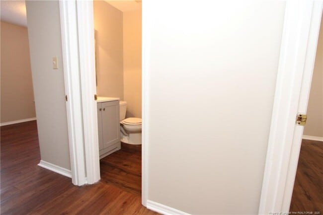 Building Photo - 3905 Lexington Dr