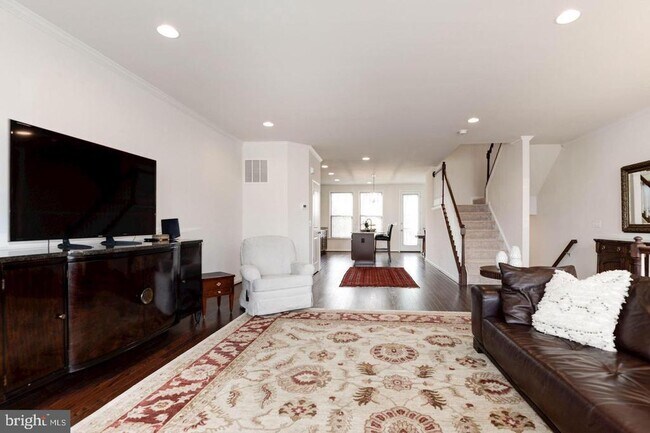 Building Photo - 42482 Dogwood Glen Square