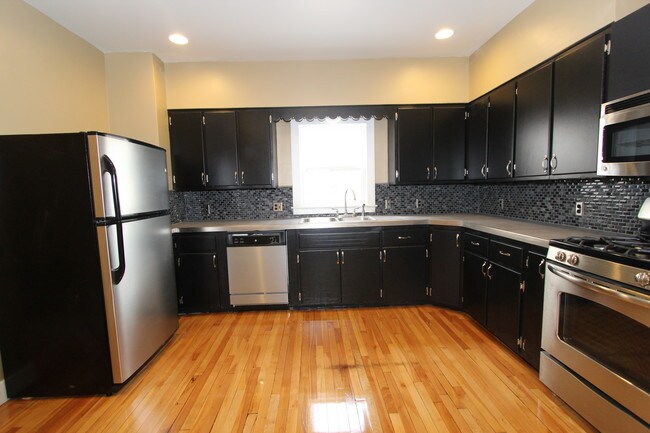 Building Photo - 1147 Hovey St SW