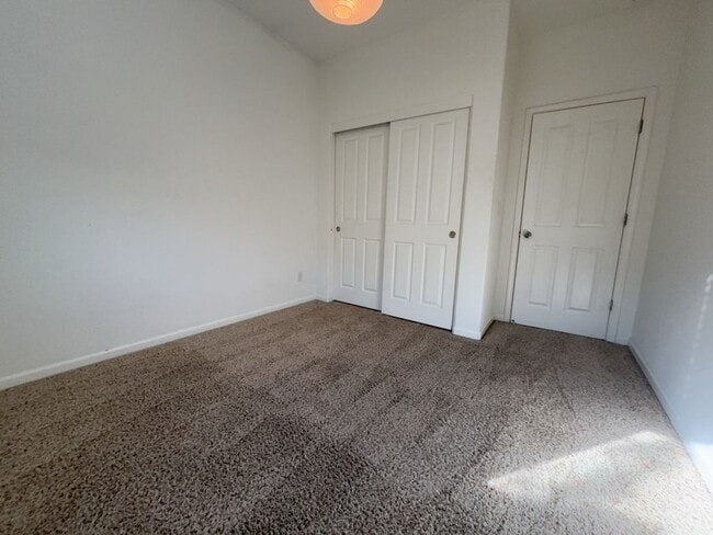 Building Photo - Beautiful East Davis home available September 1st!