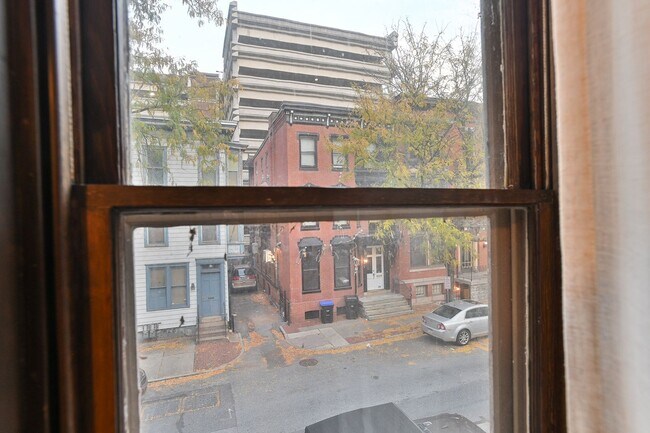 Building Photo - 119 Locust St