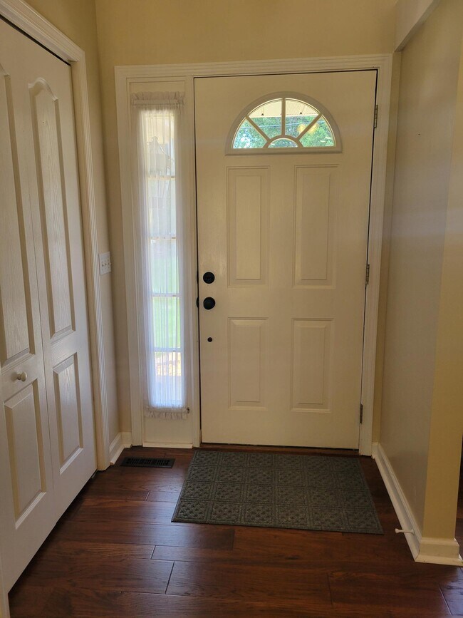 Building Photo - 456 Snead Dr