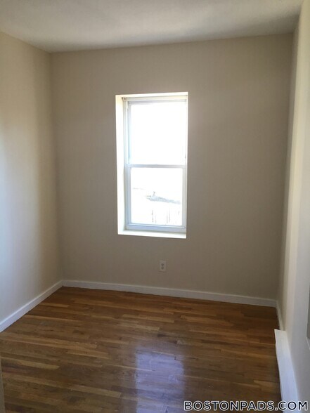 Building Photo - 886 Huntington Ave