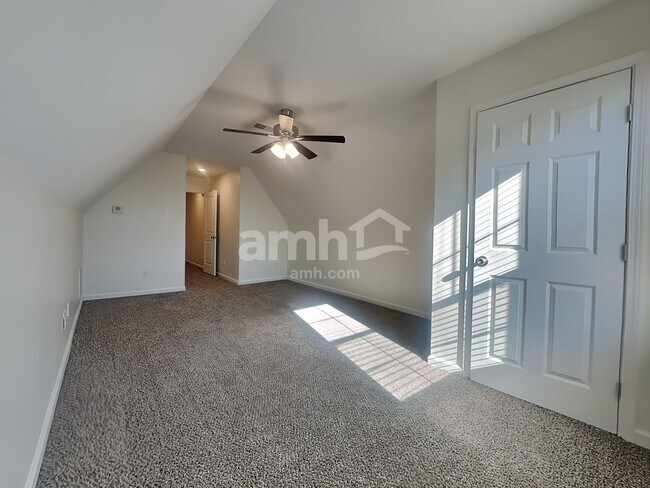 Building Photo - 5571 Stonecrest Dr