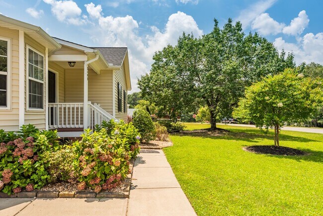Building Photo - Beautiful Ranch Home with Large Fenced in Yard - Willow Spring - Available July 1st!