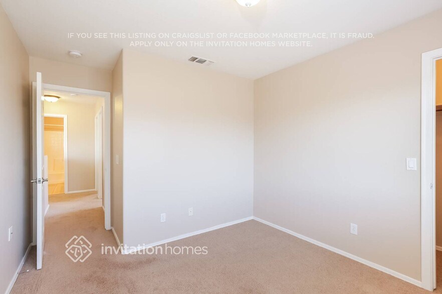 Building Photo - 11718 W Laurel Ln