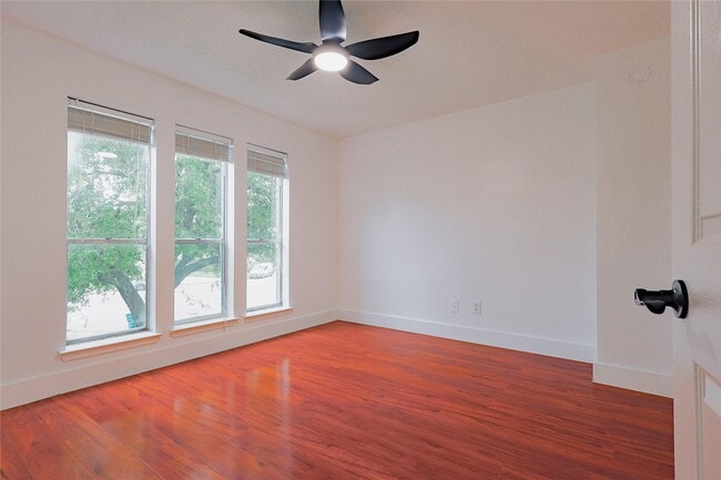 Building Photo - 2902 Misty Park Dr