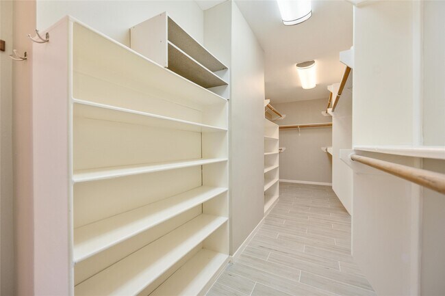 Building Photo - 21214 Park Bend Dr