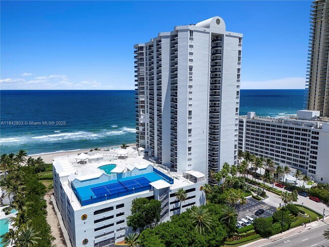 Building Photo - 16711 Collins Ave