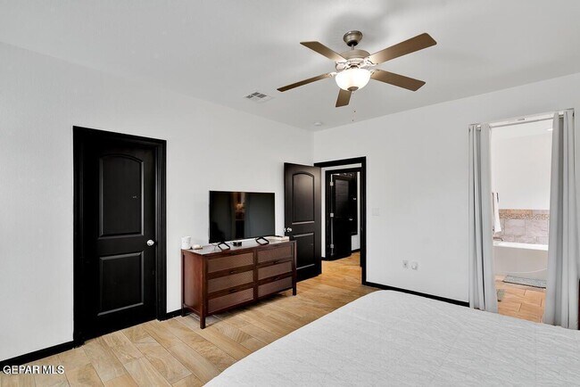 Building Photo - 7355 Via Canutillo Dr