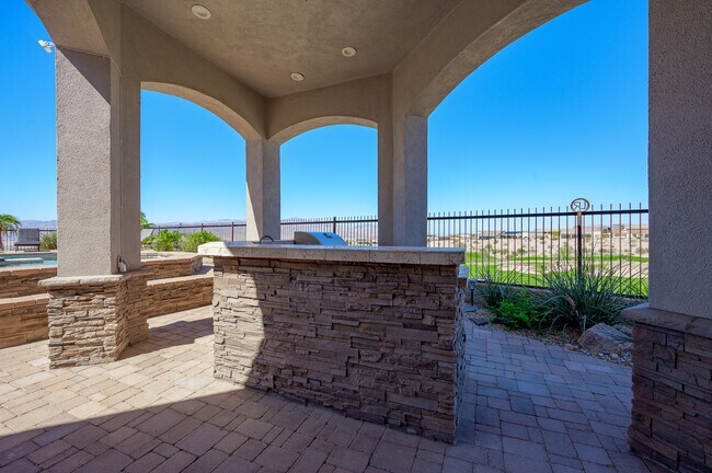 Building Photo - 1362 Pioneer Trail